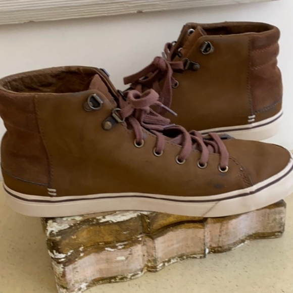 UGG Brown size 7.5 - Picture 6 of 6